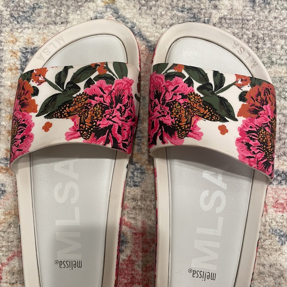 Melissa Slides 🌺 - Picture 2 of 8
